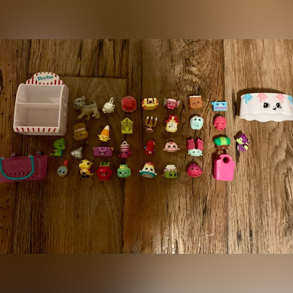 Set of 34, Shopkins and Hatchimals